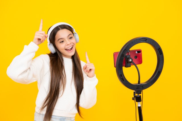 ECA digital: o que muda na lei para influenciadores mirins?