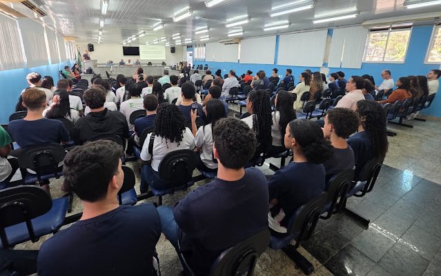 Audi�ncia p�blica re�ne comunidade e debate coleta seletiva em Nova Ven�cia