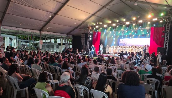 Noite de emo��o encanta p�blico e musical �Nova Ven�cia � O Rio que Conta Nossa Hist�ria� ter� �ltima apresenta��o nesta ter�a-feira