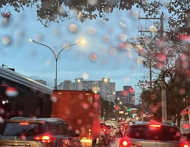 Chuva ainda aparece no ES, mas calor aumenta no Sudeste; veja a previs�o para o fim de semana