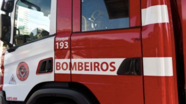 Inc�ndio assusta fam�lia durante a madrugada e mobiliza moradores em Maril�ndia