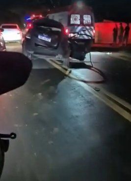 Jovem de 21 anos morre ap�s carro bater contra muro na ES-356, em Maril�ndia