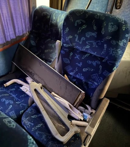 �nibus do cantor Gabriel Sabadim � alvo de furto e vandalismo em Nova Ven�cia