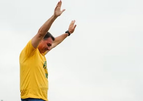 Sa�da de Fl�vio do pa�s abre disputa por protagonismo na oposi��o a Lula