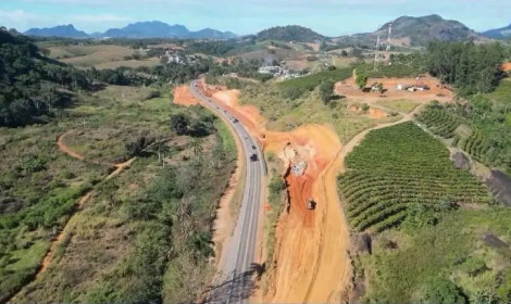 BR101 será interditada em Fundão para...<p>O equipamento funciona como uma triagem durante a fiscalização e pode identificar álcool no ar próximo ao condutor</p>