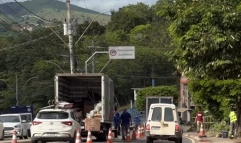 Radar de velocidade começa a ser insta...<p>A Avenida Guanabara, em Nova Venécia, via que faz a ligação da região central do município à Cidade Alta,  terá mais um radar para controle de velocidade.</p>