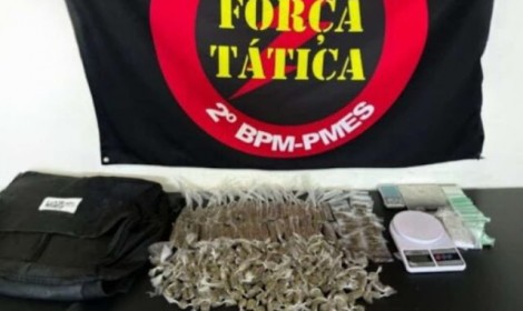 Menor é apreendido com grande quantida...<p>A ação policial, que ocorreu por volta das 13h, envolveu uma perseguição a pé e uma troca de tiros com um segundo suspeito, que conseguiu fugir.</p>