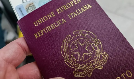 Nova decisão italiana favorece reconhe...<p>A Justiça italiana voltou a fortalecer o direito à cidadania por descendência, numa decisão considerada relevante para milhares de famílias espalhadas pelo mundo.</p>