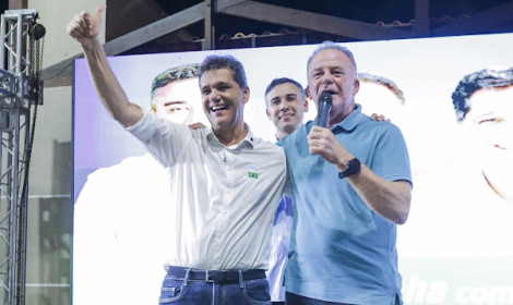 Ricardo e Casagrande lideram pesquisa d...<p>Os números da Pesquisa Quaest encomendada pelo jornal Estado de Minas e divulgada neste domingo (29) para todo o Brasil apontam a liderança do vice-governador, Ricardo Ferraço (MDB), na disputa pelo Governo do Espírito Santo. O governador Renato Casagrande (PSB) também lidera isoladamente a disputa para o Senado.</p>