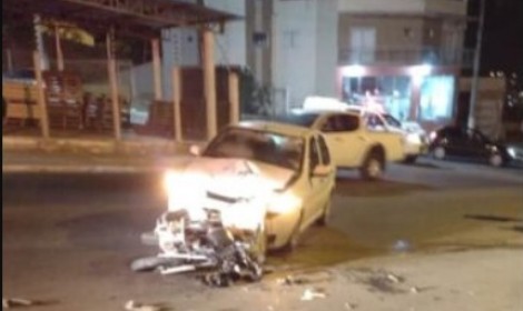 ACIDENTE na Avenida Guanabara em Nova V...<p>O Fiat Palio teve a frente danificada e a motocicleta ficou destruída.</p>