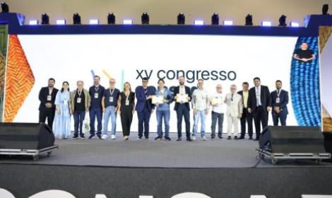 Espírito Santo é premiado por inovaç...<p>O Espírito Santo foi destaque na 15ª edição do Congresso do Conselho Nacional de Secretários de Estado da Administração (Consad), realizada entre os dias 20 e 22 de maio, em Fortaleza (CE), com a premiação e apresentação de trabalhos desenvolvidos por equipes do Instituto de Tecnologia da Informação e Comunicação do Estado do Espírito Santo (Prodest), do Arquivo Público do Estado do Espírito Santo (APEES) e da Secretaria de Gestão e Recursos Humanos (Seger).</p>