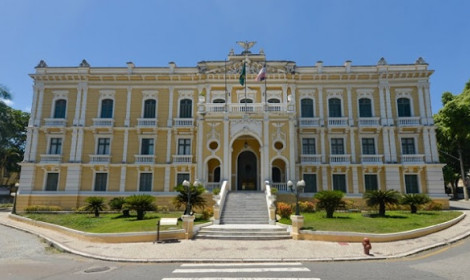 Tesouro Nacional: Solidez fiscal coloca...<p>Estado lidera o pais em investimentos e poupança, e tem menor nível de endividamento do Brasil</p>