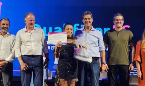 Governo do ES forma mais de 2,2 mil alu...<p>Governo realiza formatura de alunos do Qualificar ES na Região Metropolitana</p>
