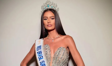 ES vence pela 2ª vez seguida o Miss Br...<p>Jovem é natural de Afonso Cláudio e recebeu a coroa das mãos de sua conterrânea, a também capixaba Eduarda Braum</p>