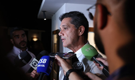 Governador Ferraço anuncia prorrogaç�...<p>O governador do Estado, Ricardo Ferraço, anunciou, nessa terça-feira (14), a prorrogação da exposição “Rembrandt – O mestre da luz e da sombra” no Palácio Anchieta, em Vitória.</p>