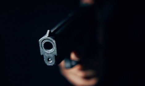 Ataque em fazenda termina com trabalhad...<p>Um homem identificado como Wilson foi assassinado a tiros na noite desta terça-feira (2) na Fazenda Sossego, localizada no Córrego do Ouro, zona rural de Nova Venécia.</p>