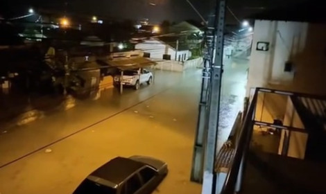 Chuva forte e alagamentos após tempora...<p>A forte chuva que atingiu Nova Venécia na noite do último sábado (21) deixou prejuízos e transtornos para moradores de alguns bairros do município.</p>