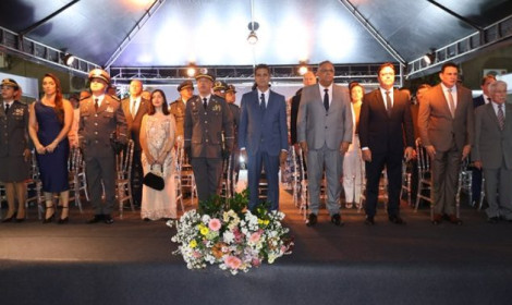 Ricardo Ferraço participa de passagem ...<p>Cerimônia marca posse do coronel Ríodo Lopes Rubim e nomeação inédita de mulher como subcomandante-geral em 191 anos</p>