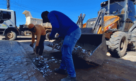 Prefeitura de Nova Venécia intensifica...<p>A Prefeitura de Nova Venécia, por meio da Secretaria Municipal de Obras, segue realizando um mutirão de limpeza com foco na retirada de entulhos e lixo descartado de forma irregular em ruas, espaços públicos e comunidades do município.</p>