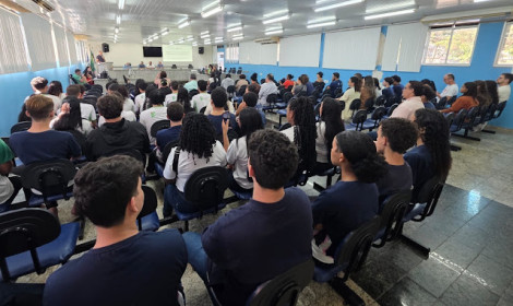Audiência pública reúne comunidade e...<p>A Prefeitura de Nova Venécia, por meio da Secretaria Municipal de Meio Ambiente, realizou nessa quinta-feira (20) uma audiência pública para apresentar, discutir e ouvir contribuições da população sobre o planejamento para a implantação da coleta seletiva no município.</p>