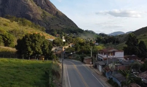 Prefeito Barrigueira entrega obras em G...<p>A Prefeitura de Nova Venécia realiza nesta sexta-feira (27) duas importantes solenidades no interior do município, marcando novos investimentos em infraestrutura e dos serviços oferecidos à população.</p>