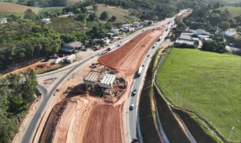 BR-101 terá dois bloqueios nesta terç...<p>Interdições para fragmentação de rochas devem durar até duas horas em Fundão e uma hora em Anchieta</p>