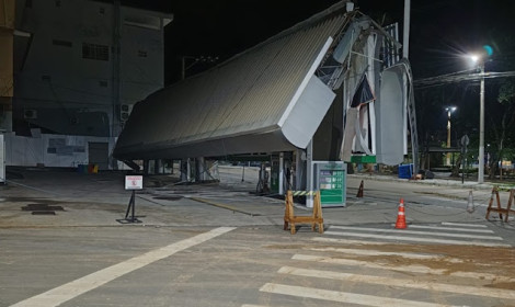 Chuva, granizo e ventos fortes provocam...<p>Defesa Civil, Secretaria de Obras, Assistência Social e equipes de apoio operacional seguem nas ruas nesta segunda (19) para atender ocorrências, avaliar danos e prestar assistência às famílias afetadas.</p>