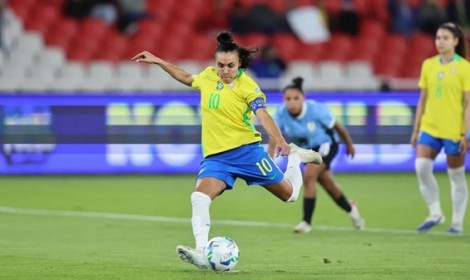 Copa América Feminina: Brasil bate Uru...<p>A Seleção Brasileira goleou a Celeste por 5 a 1 e carimbou sua vaga nos Jogos Olímpicos de Los Angeles-2028</p>