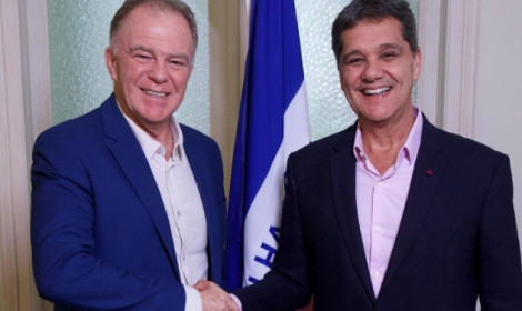 Governo do ES anuncia reajuste para ser...<p>O governador do Renato Casagrande anunciou, por meio das redes sociais, nesta sexta-feira (20), um reajuste linear de 4% para os servidores públicos estaduais, com início previsto para julho.</p>