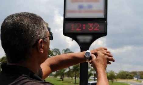 Vai ter horário de verão no Brasil em...<p>O Ministério de Minas e Energia (MME) confirmou  que estuda o retorno do Horário de Verão para o ano de 2025. Ainda não há, entretanto, uma decisão oficial.</p>