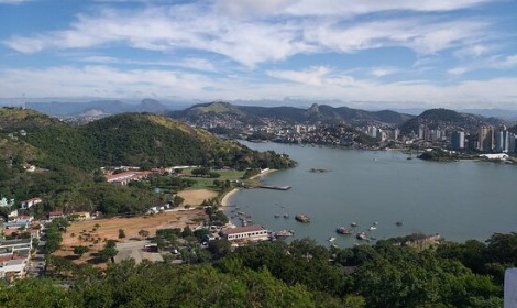 Economia do Espírito Santo cresce 3,9%...<p>A economia do Espírito Santo encerrou o ano de 2025 com crescimento nas quatro bases de comparação. Na análise em relação ao ano anterior a expansão do Produto Interno Bruto (PIB) foi de 3,9% resultado superior ao observado em 2022, 2023 e 2024.</p>